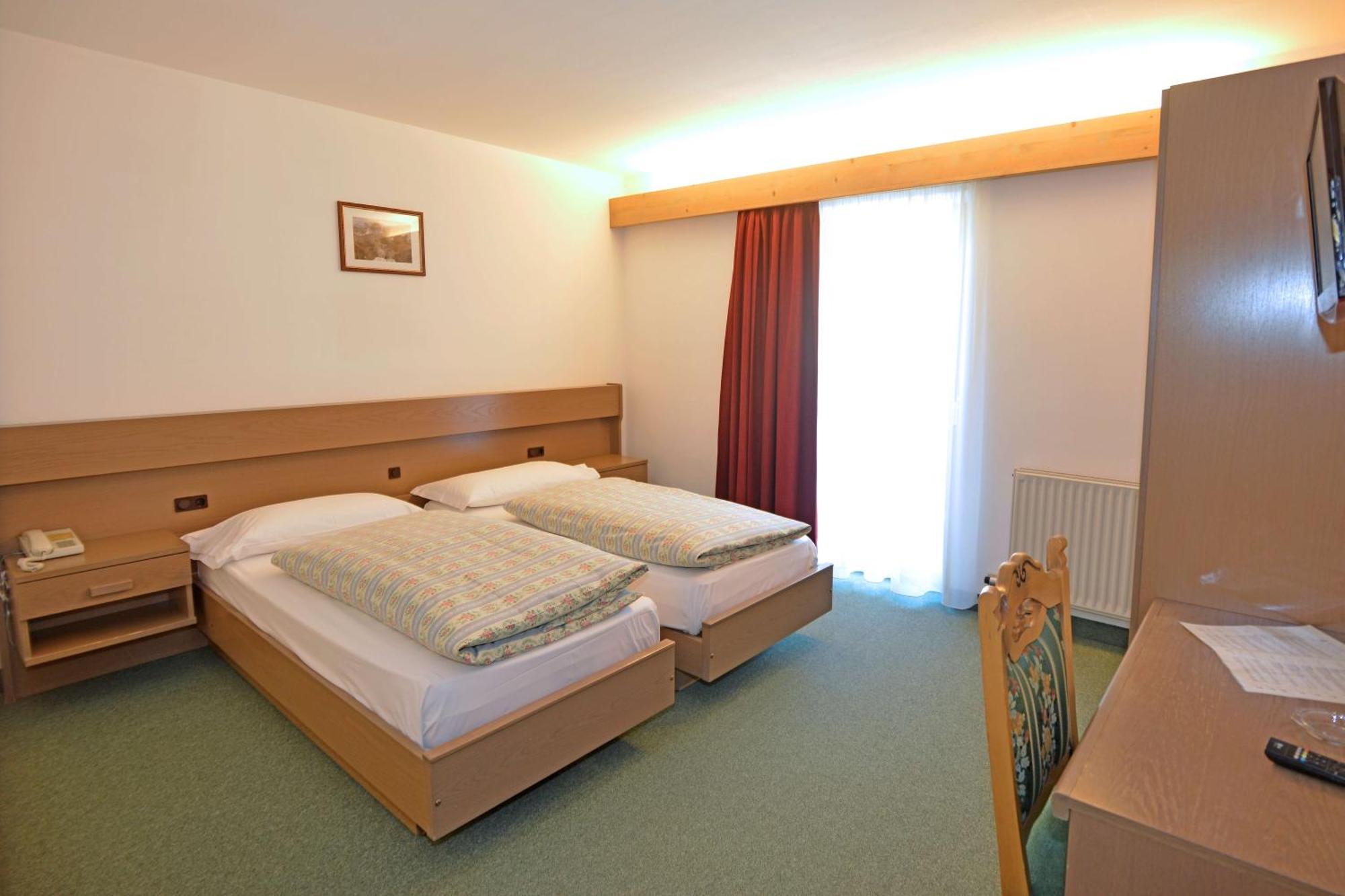 Wellness Hotel Dolomia Soraga Exterior photo