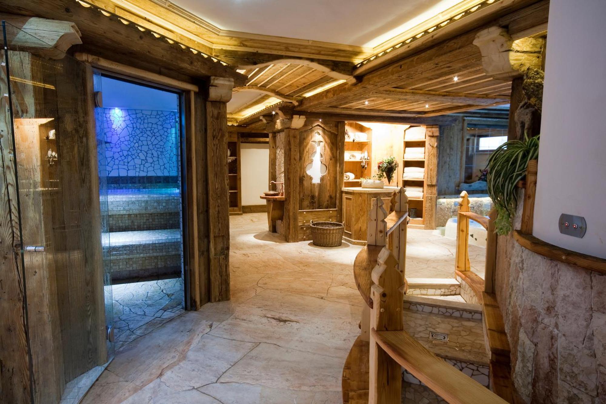 Wellness Hotel Dolomia Soraga Exterior photo