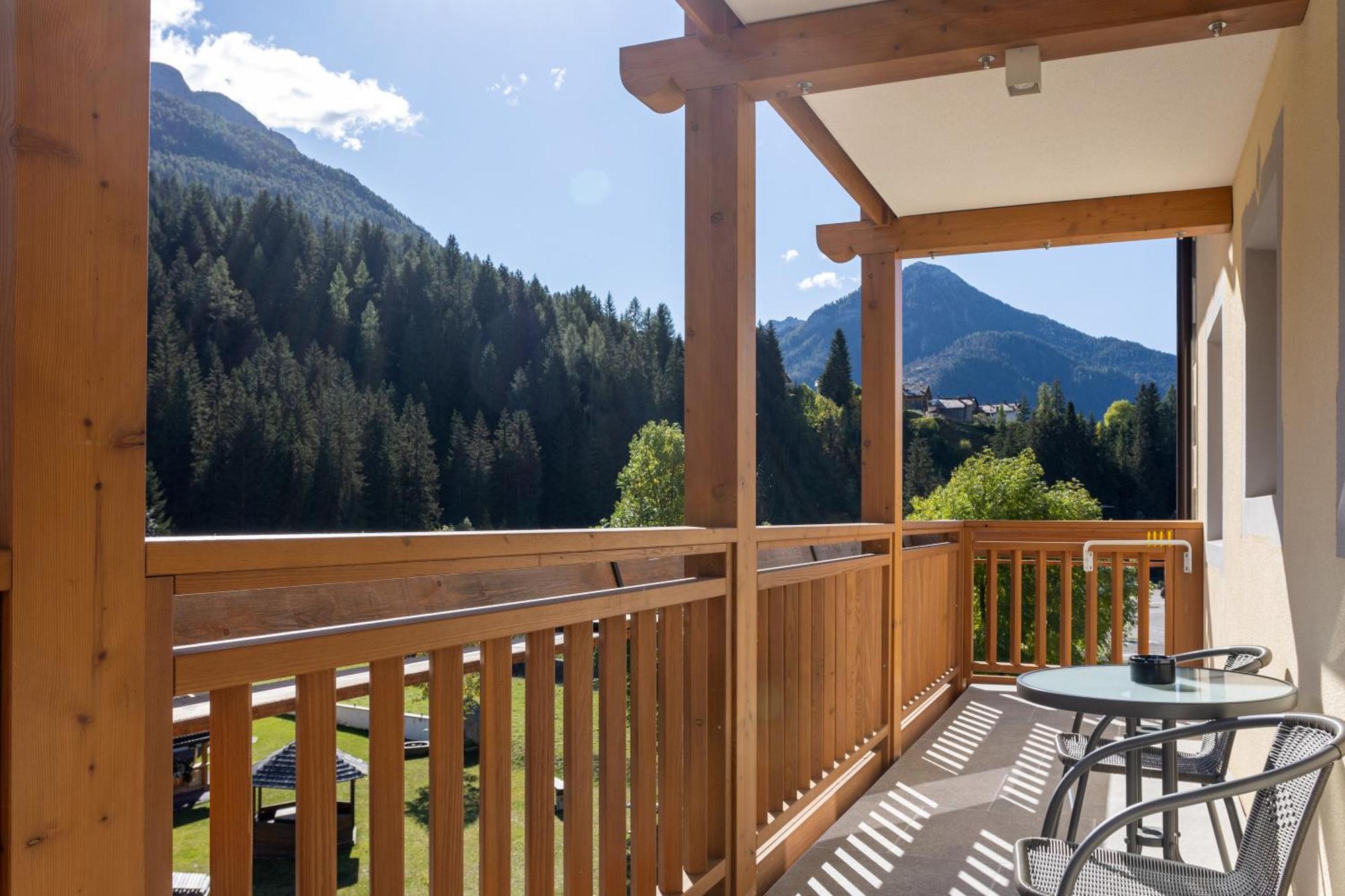 Wellness Hotel Dolomia Soraga Exterior photo