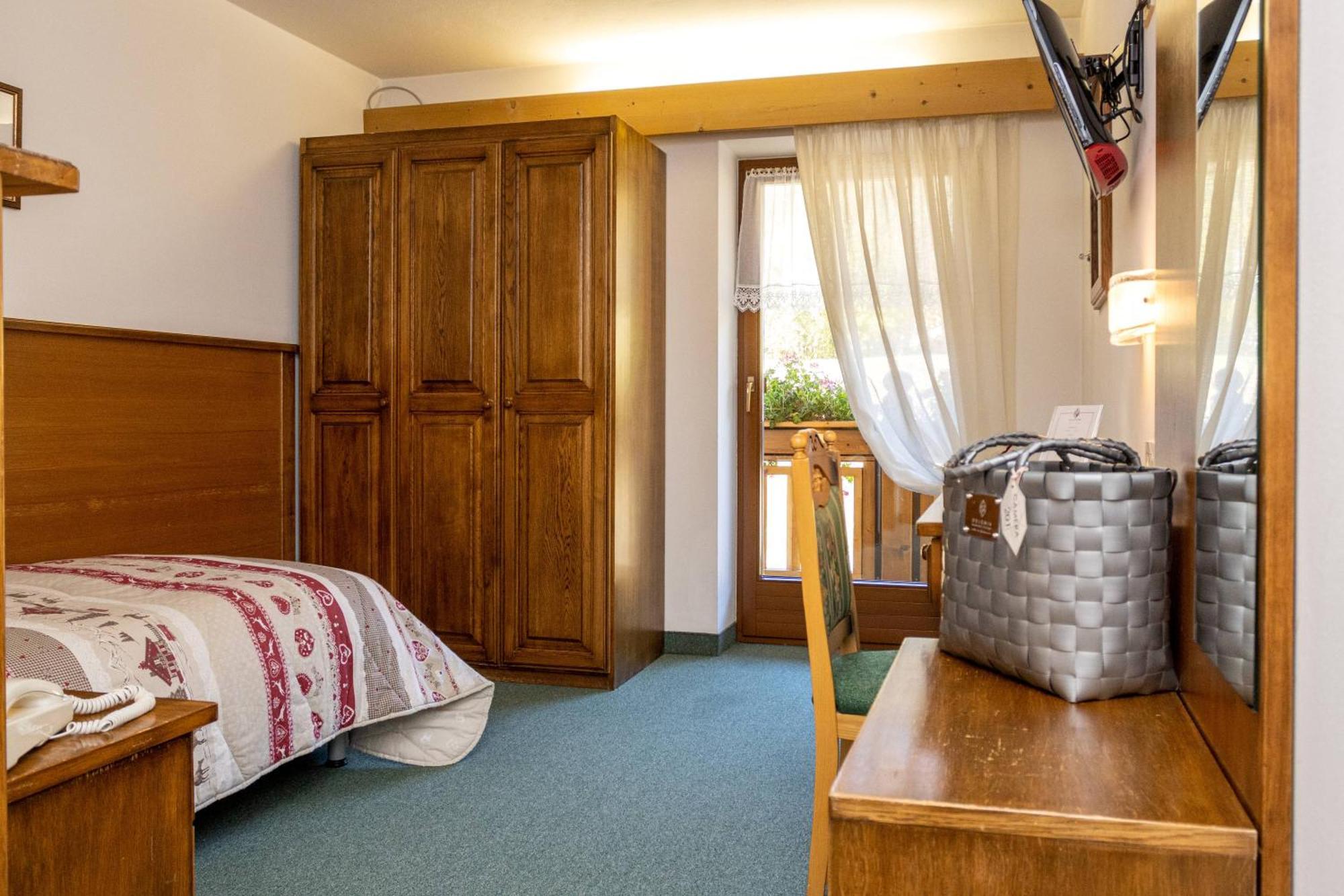 Wellness Hotel Dolomia Soraga Exterior photo